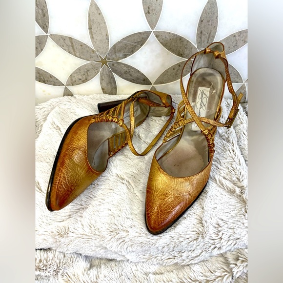 Diana Broussard Heels Pump - Picture 7 of 8